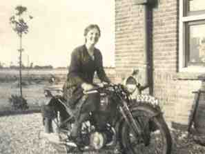 Henkie Bouwman op de Zundapp