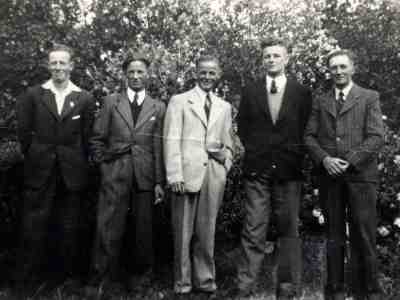 Broers Bouwman bij 35 jarig huwelijksfeest ouders