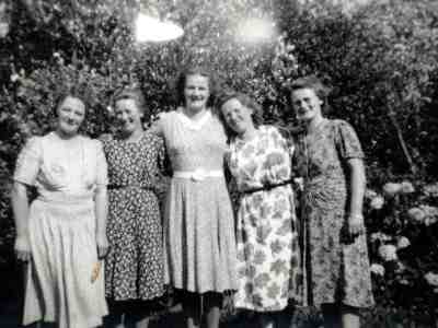 Zussen Bouwman bij 35 jarig huwelijksfeest ouders