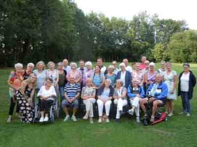 Groepsfoto familie Bouwman 2018, Hennie Loopers, Griet Streutker, Ann Bouwman, Diny Pals, Aalt Zwart, 
                   Wim Bouwman, Albert Bouwman, Geky Bouwman, Gerrit Slomp, Alberdina Slomp, Rikkie Mannessen, Geurt Renes