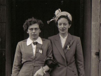 Jantje Bouwman (rechts) met vriendin