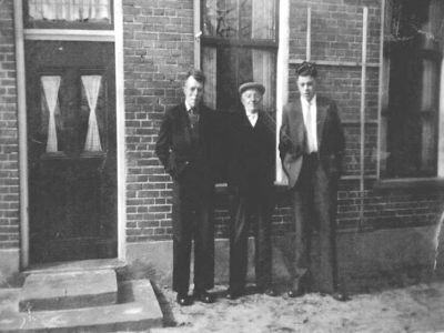 Roelof Bouwman (1883-1959) and two of his sons